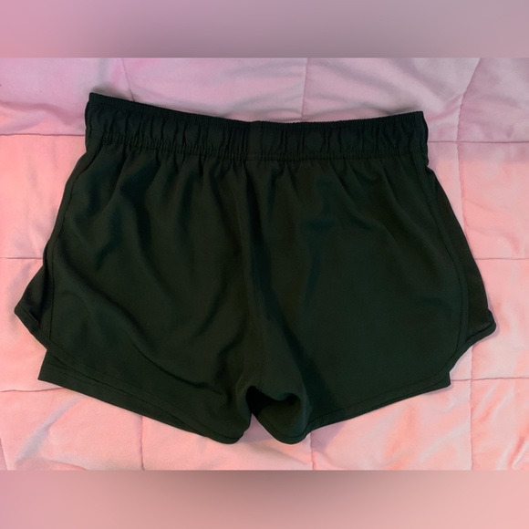 Sports short - Picture 2 of 3